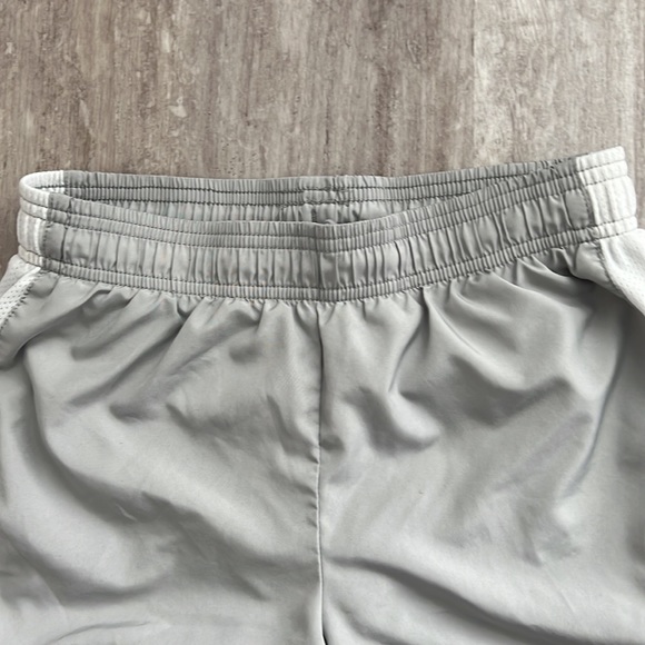 Athletic Works girls pull on athletic shorts $5/25 - Picture 2 of 4